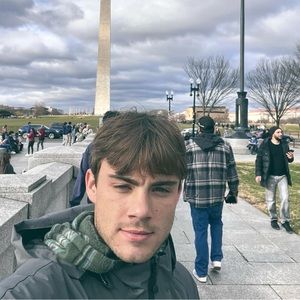 Meet your Posher, Casey